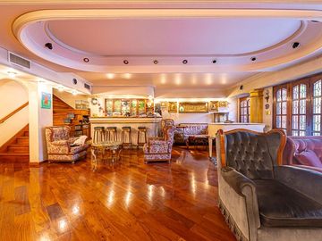 VENTA CASA 5 AMBIENTES PARQUE CHACABUCO PILETA