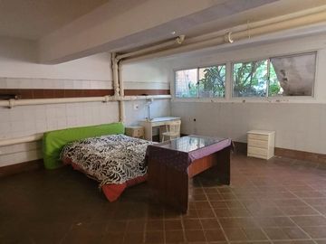 VENTA CASA 5 AMBIENTES PARQUE CHACABUCO PILETA