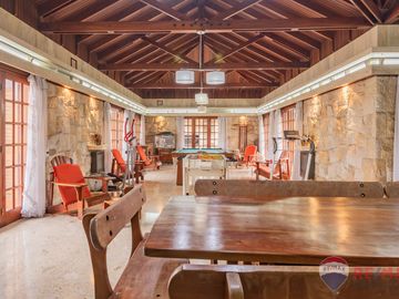CASAS EN VENTA LA PLATA PARQUE Y PILETA