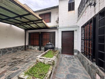 VENTA CASA 3 DORMITORIOS - BARRIO INDUSTRIAL