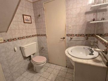VENTA CASA CON TERRAZA PATIO Y COCHERA  FLORES