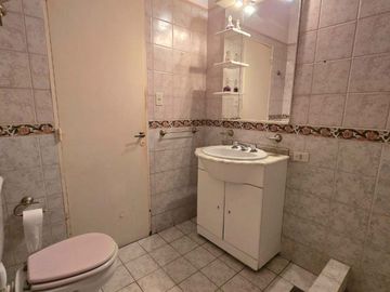 VENTA CASA CON TERRAZA PATIO Y COCHERA  FLORES