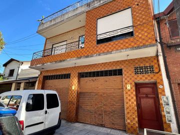 PH  4 amb al frente VENTA, con terraza en CASEROS