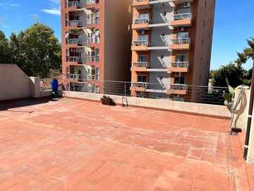 PH  4 amb al frente VENTA, con terraza en CASEROS