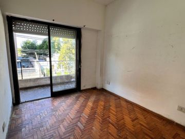 PH  4 amb al frente VENTA, con terraza en CASEROS