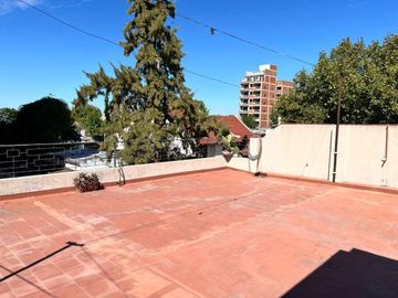 PH  4 amb al frente VENTA, con terraza en CASEROS