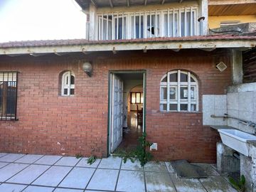 VENTA CASA 4 AMBIENTES CON QUINCHO GARAGE S. CLARA