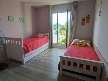 Venta Casa 3 Dormitorios con pileta Sta Isabel Cba