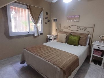 Venta Casa 3 Dormitorios con pileta Sta Isabel Cba