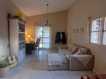 Venta Casa 3 Dormitorios con pileta Sta Isabel Cba