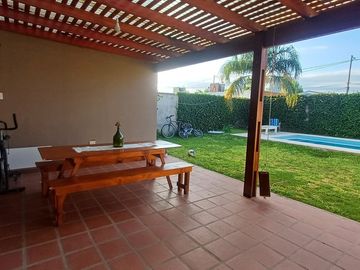 Venta Casa 3 Dormitorios con pileta Sta Isabel Cba
