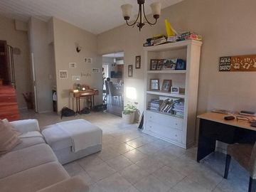 Venta Casa 3 Dormitorios con pileta Sta Isabel Cba