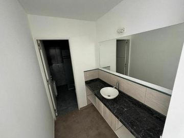 VENTA DEPTO  2  DORM FRENTE C/BALCON Y COCHERA opc