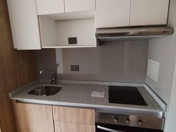ARRIENDO HOME STUDIO SAN MARTIN 811 CON REFRIGERADOR