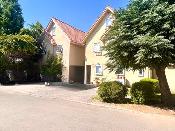CASA AISLADA 3 PISOS CONDOMINIO LA TOSCANA