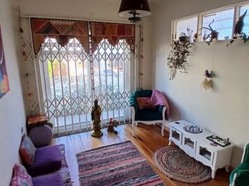 SE VENDE GRAN CASA DE 6 D 3 B, ESTAC Y SUBTE EN CERRO ALEGRE