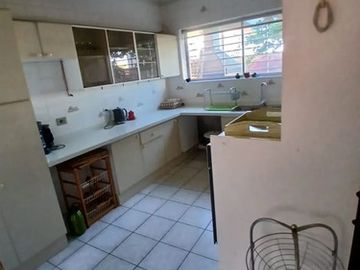 SE VENDE GRAN CASA DE 6 D 3 B, ESTAC Y SUBTE EN CERRO ALEGRE