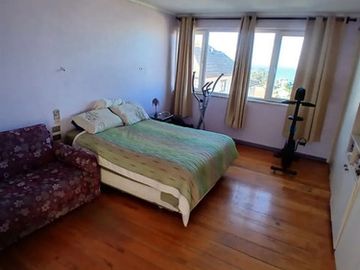 SE VENDE GRAN CASA DE 6 D 3 B, ESTAC Y SUBTE EN CERRO ALEGRE