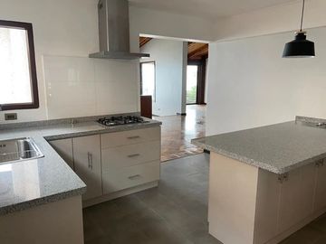 CASA CON HERMOSA VISTA EN PLAYA AMARILLA