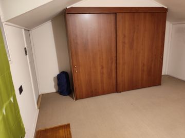 SE VENDE AMPLIO DEPTO DE 2 PISOS, 3D, 2B, 2 ESTAC, SIN G/C