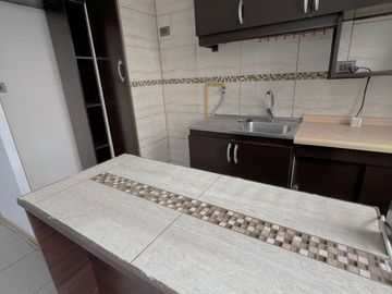 ARRIENDO DEPARTAMENTO CON GASTOS COMUNES INCLUIDOS PISO 5