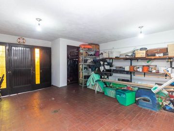 CASA 5 AMBIENTES CON COCHERA PILETA Y QUINCHO