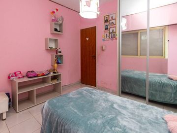 CASA 5 AMBIENTES CON COCHERA PILETA Y QUINCHO