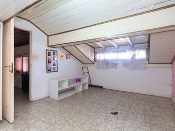 CASA 5 AMBIENTES CON COCHERA PILETA Y QUINCHO