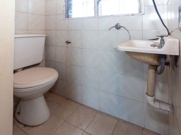 CASA 5 AMBIENTES CON COCHERA PILETA Y QUINCHO