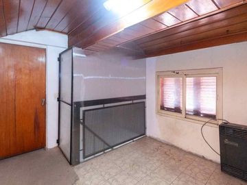 CASA 5 AMBIENTES CON COCHERA PILETA Y QUINCHO