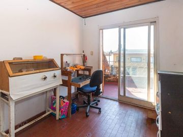 CASA 5 AMBIENTES CON COCHERA PILETA Y QUINCHO