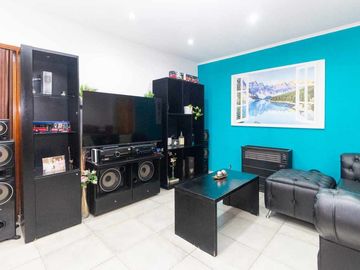 CASA 5 AMBIENTES CON COCHERA PILETA Y QUINCHO