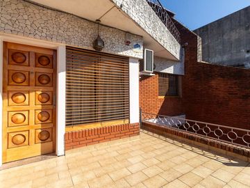 CASA 5 AMBIENTES CON COCHERA PILETA Y QUINCHO