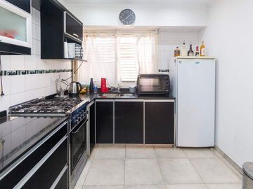 CASA 5 AMBIENTES CON COCHERA PILETA Y QUINCHO