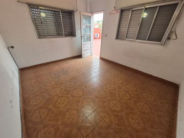 CASA 4 AMBIENTES EN VENTA CON LOCAL SOLDATI