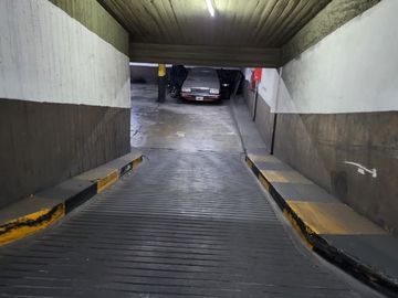 Venta cochera fija  y cubierta en Belgrano