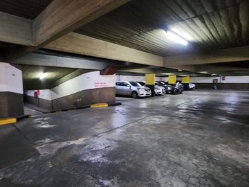 Venta cochera fija  y cubierta en Belgrano