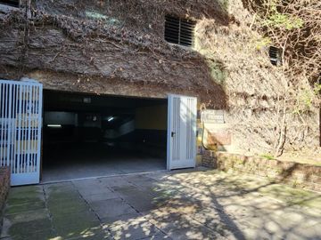 Venta cochera fija  y cubierta en Belgrano