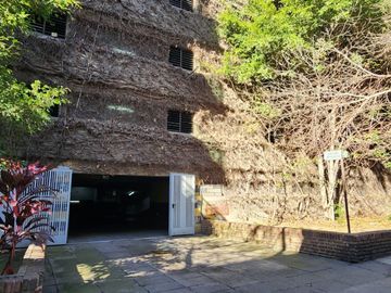 Venta cochera fija  y cubierta en Belgrano