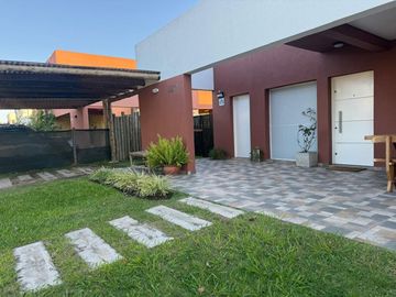 CASA 3 AMBIENTES EN VENTA CON JARDIN SIN EXPENSAS
