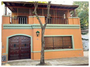 Imponente Casa De Estilo Inglés 6 Amb. En Z. Resid