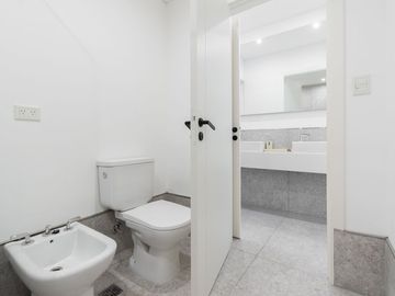 VENTA CASA 4 AMBIENTES PARQUE LELOIR COCHERA