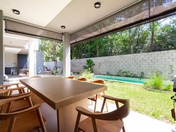 VENTA CASA 4 AMBIENTES PARQUE LELOIR COCHERA