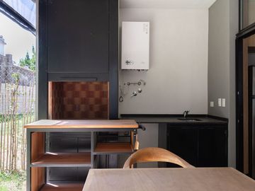 VENTA CASA 4 AMBIENTES PARQUE LELOIR COCHERA