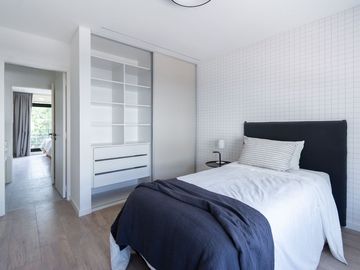 VENTA CASA 4 AMBIENTES PARQUE LELOIR COCHERA