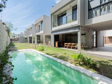 VENTA CASA 4 AMBIENTES PARQUE LELOIR COCHERA