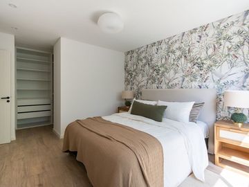 VENTA CASA 4 AMBIENTES PARQUE LELOIR COCHERA