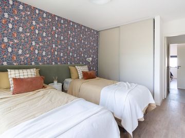 VENTA CASA 4 AMBIENTES PARQUE LELOIR COCHERA