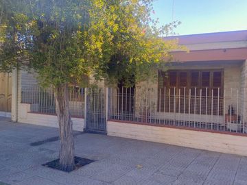 Remax Vende Casa-Chalet en Rivadavia