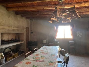 CASA CON PISCINA, BARRIO ROSA MOSQUETA, GUAYMALLÉN